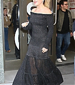 florencepughdaily_livekelly_leaving_286929.jpg
