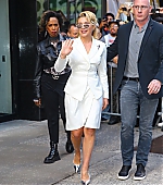 florencepughdaily_gma_leaving_281229.jpg