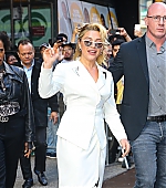 florencepughdaily_gma_leaving_28129.jpg