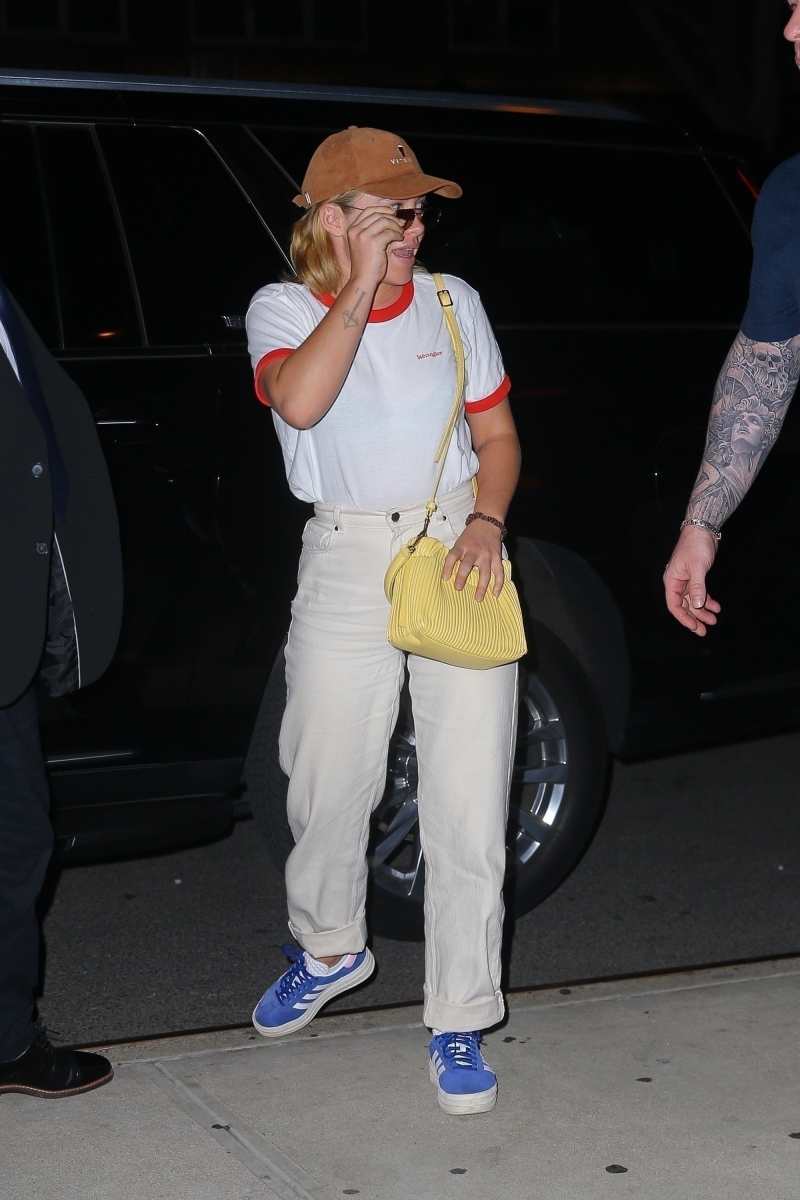 florencepughdaily_headingback_hotel_282429.jpg