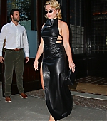 florencepughdaily_leavinghotel_283229.jpg