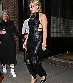 florencepughdaily_leavinghotel_283629.jpg
