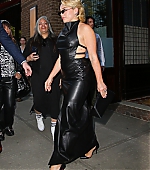 florencepughdaily_leavinghotel_283729.jpg