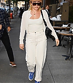 florencepughdaily_outshopping_28429.jpg