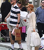 florencepughdaily_outshopping_28729.jpg
