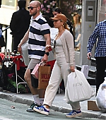 florencepughdaily_outshopping_28829.jpg