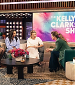 florencepughdaily_kellyclarksonshow_28929.jpg