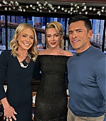 florencepughdaily_livekellymark_socials.jpg