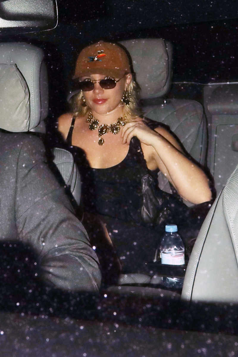 Leaving_ZombieMVCelebration_Pub_FPD_282329.jpg